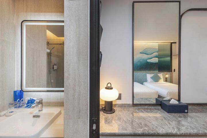 Room 11 of 74