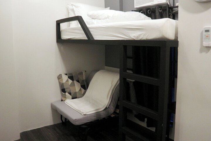 Room 13 of 32