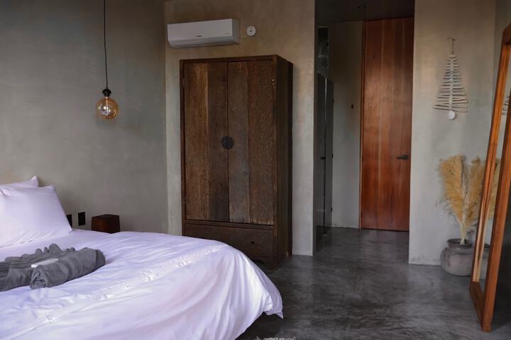 Room 3 of 60