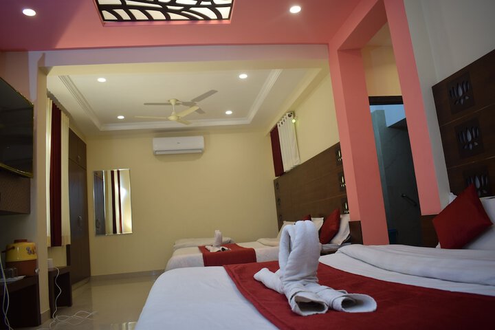 Room 8 of 40