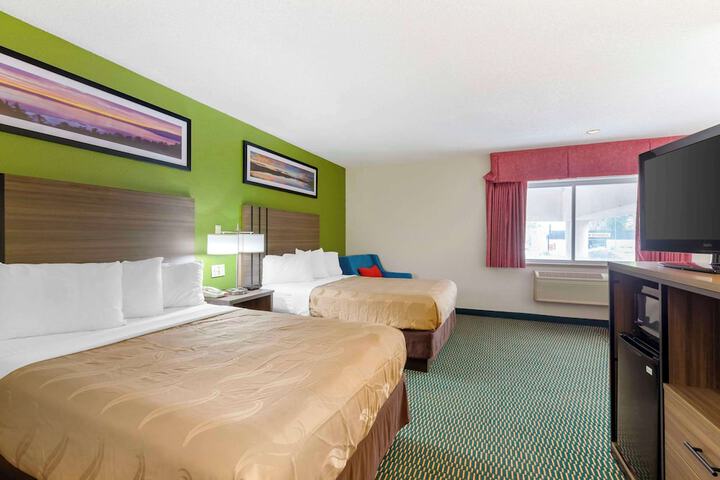 Double Bed Accessible (4 of 9)
