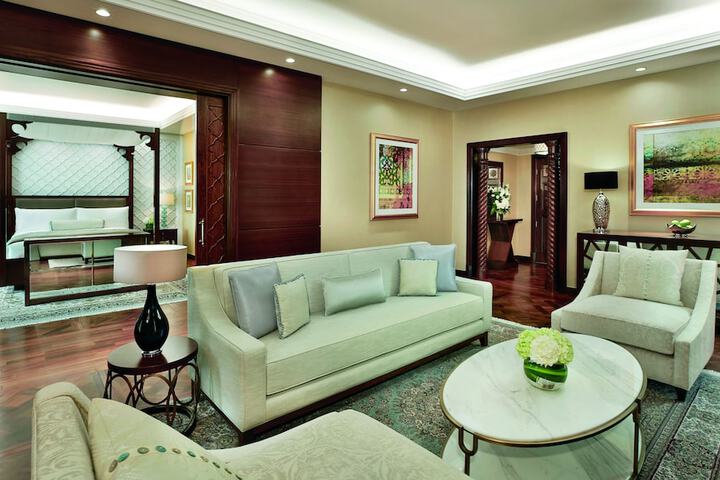 Room 35 of 190
