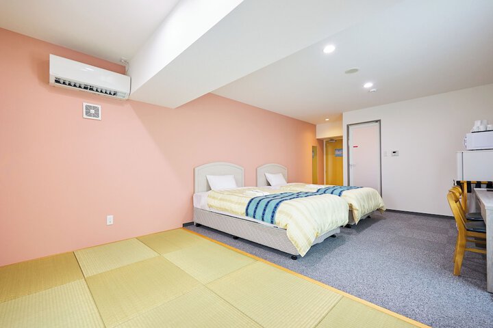 Room 13 of 19