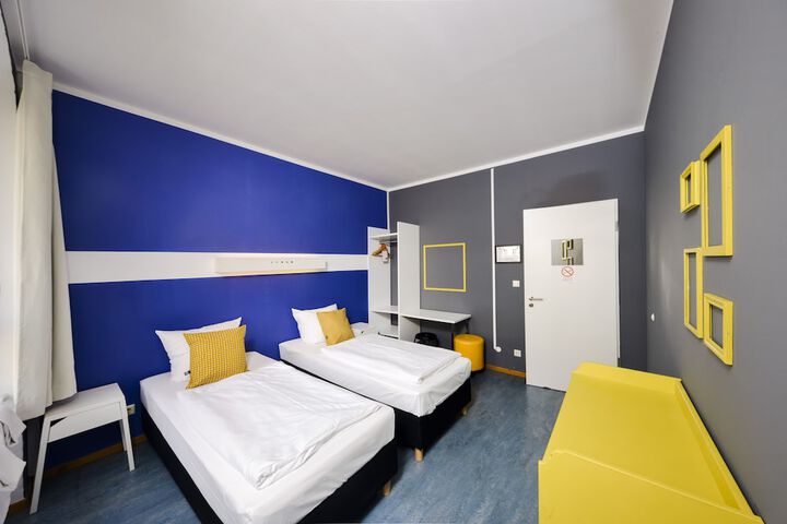 Room 18 of 130