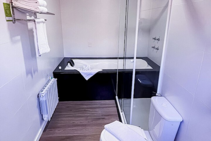 Room 32 of 101