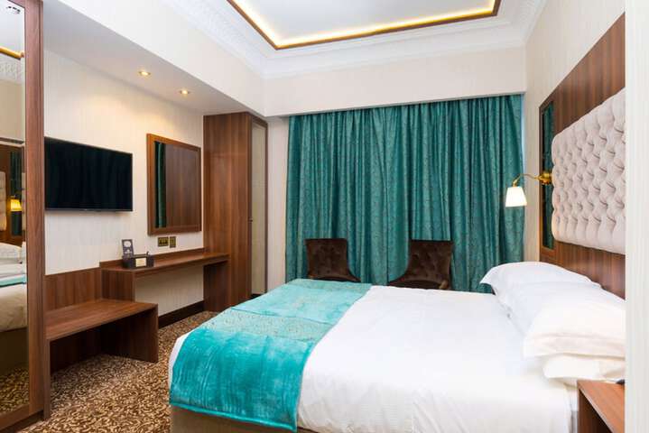 Room 6 of 32