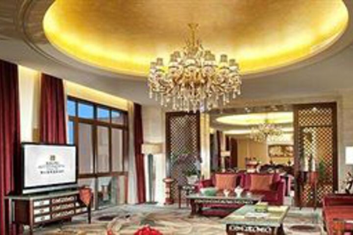Lounge 16 of 24