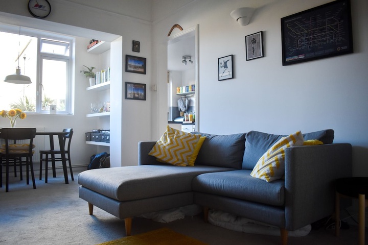 Room 10 of 14