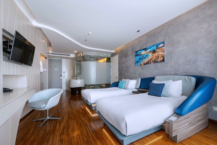 Room 42 of 148