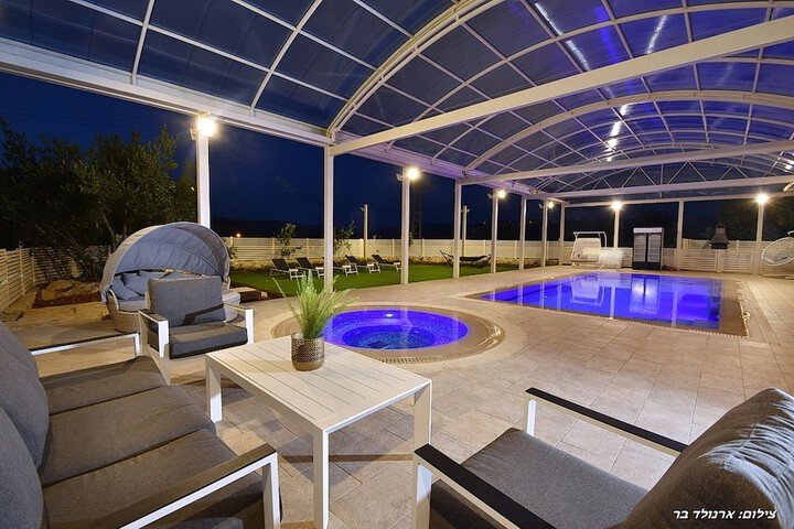 Pool 51 of 70