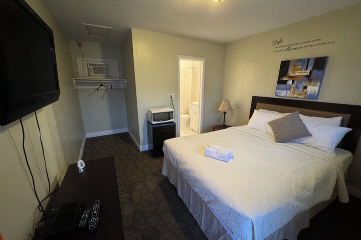 Room 4 of 23