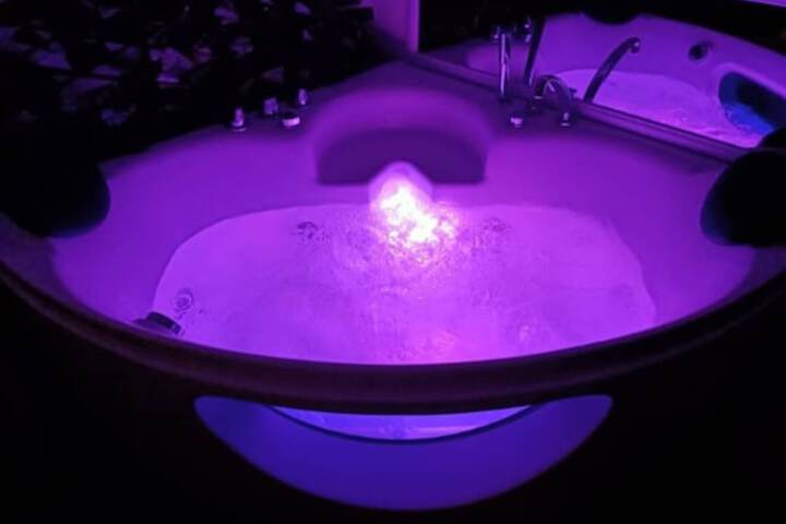 Hot Tub 57 of 80