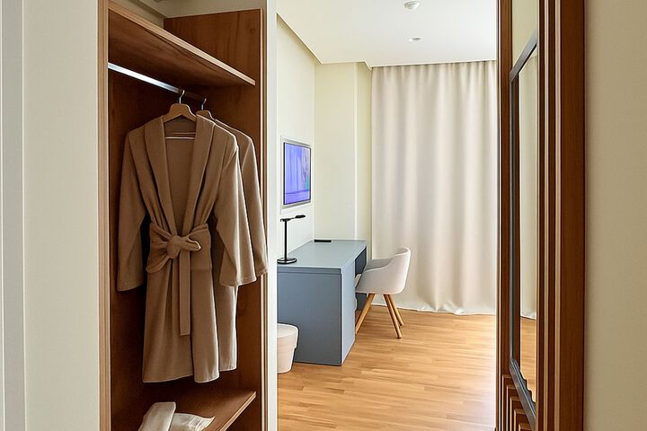 Room 14 of 23