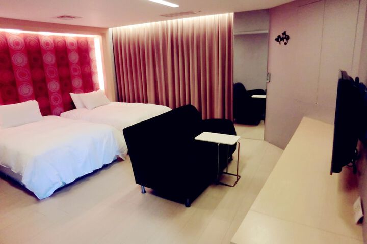 Room 4 of 67