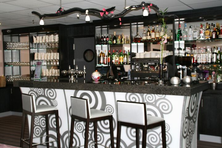 Lounge 47 of 61