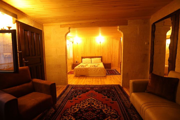 Room 4 of 19
