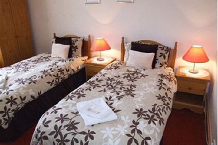 Room 4 of 7