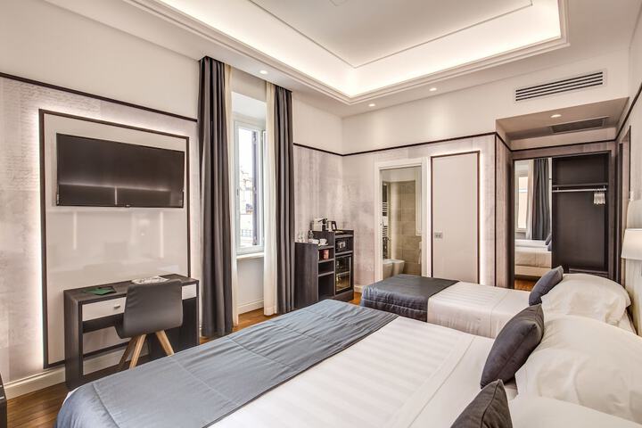 Room 27 of 79