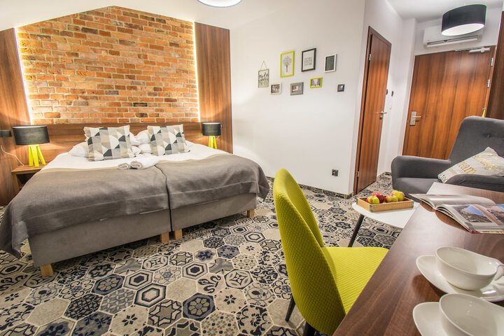 Room 10 of 73