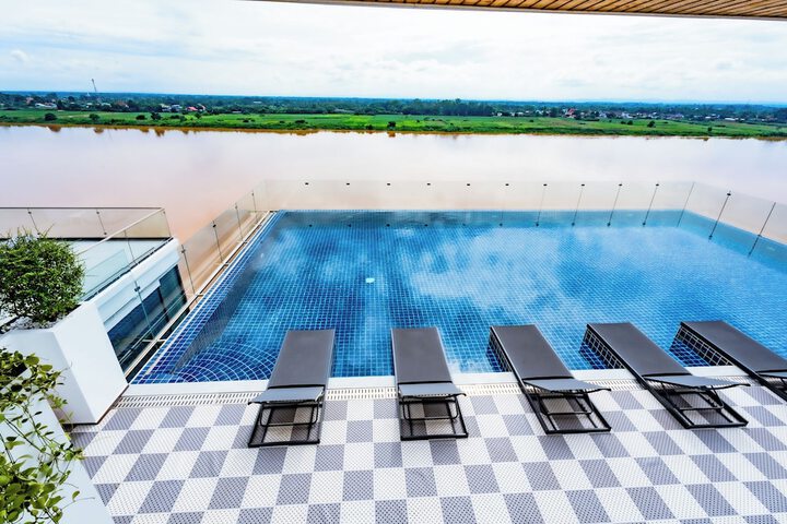 Pool 61 of 100