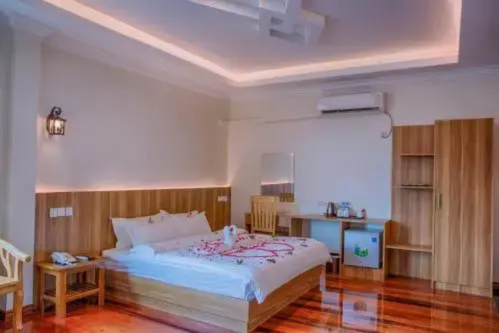Room 4 of 17