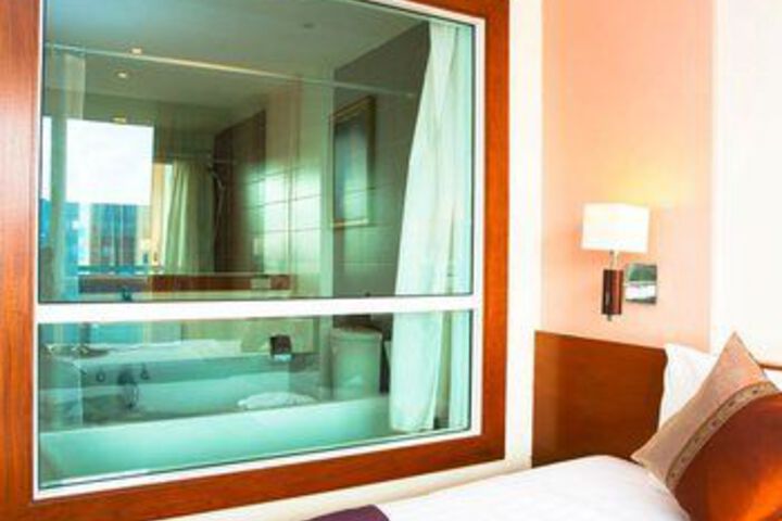 Room 44 of 76