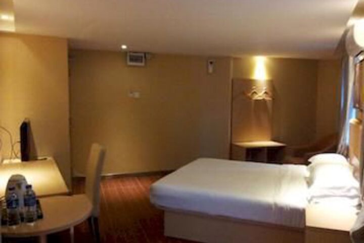 Room 4 of 14