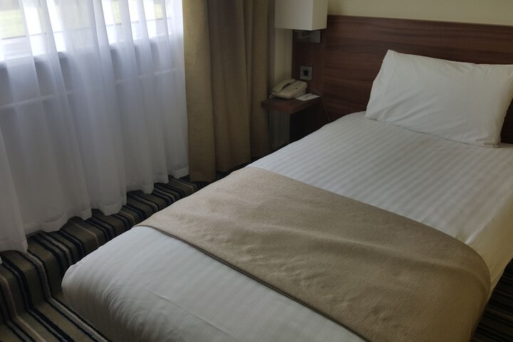 Room 3 of 109