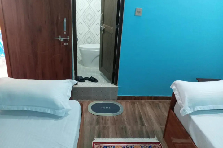 Room 2 of 25