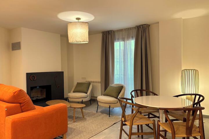 Room 2 of 32