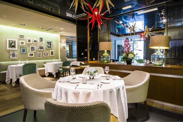 Dining 52 of 76