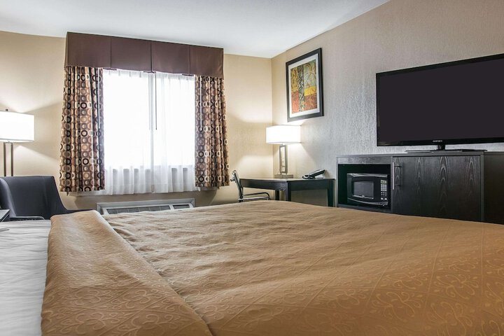 1 King Bed (2 of 5)