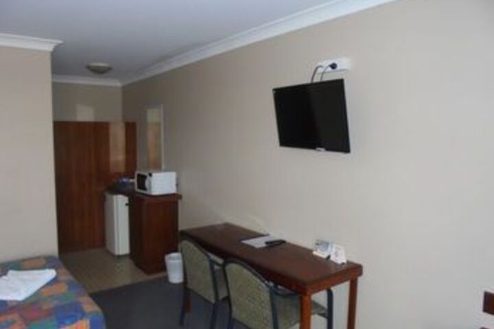 Room 7 of 13