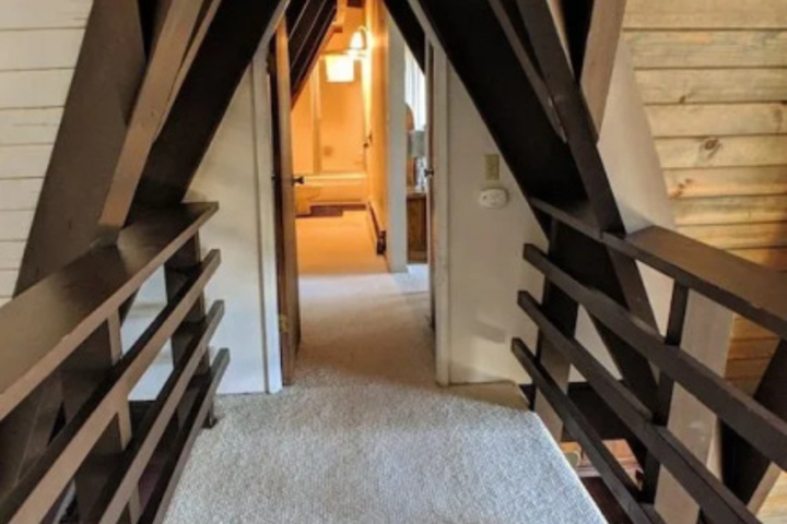 Room 12 of 25