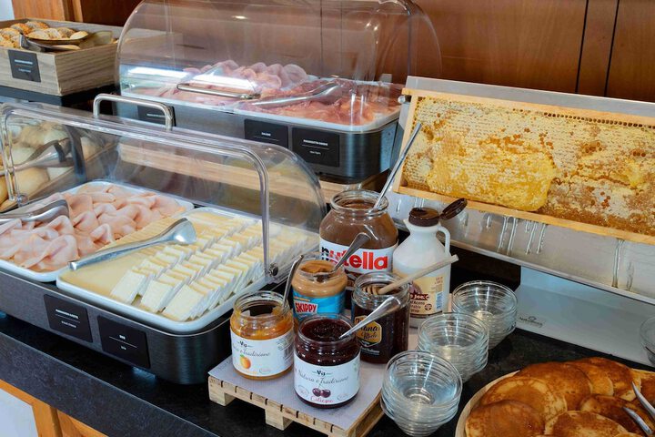 Breakfast/Coffee Service 35 of 43