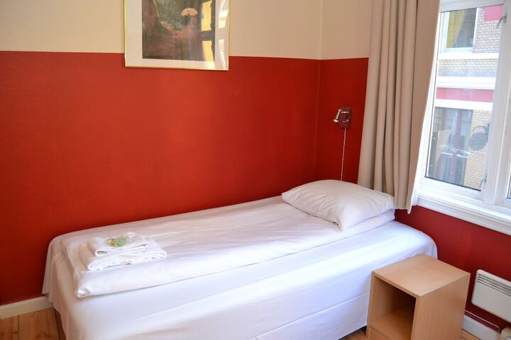 Room 4 of 17