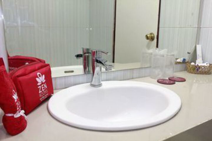 Room 4 of 25