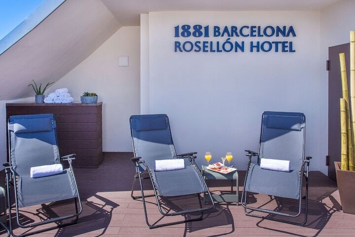 Hotel Pool