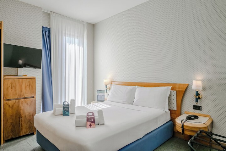 Room 34 of 97