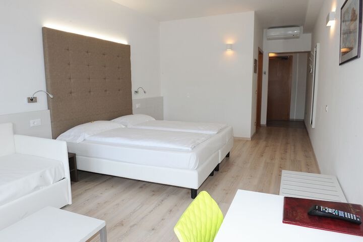 Room 13 of 71