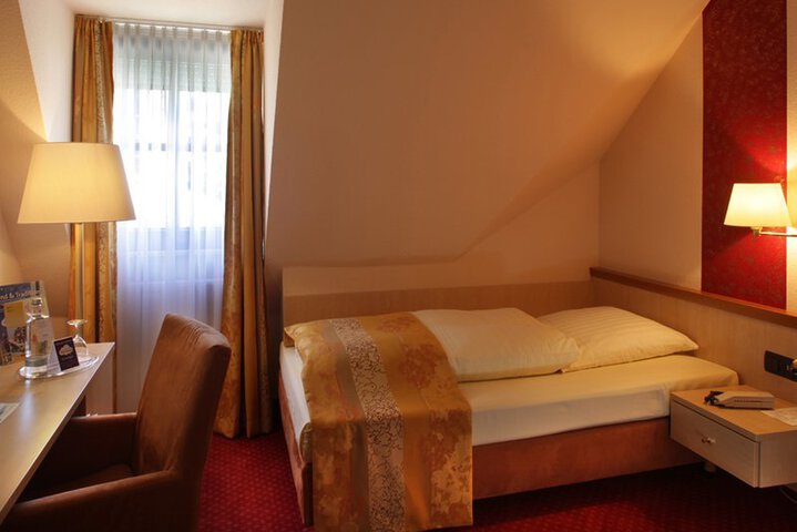 Room 3 of 9