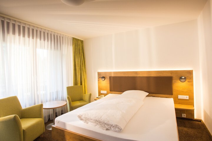 Room 3 of 36