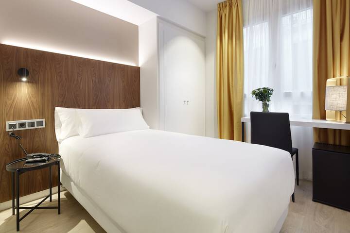Room 9 of 43