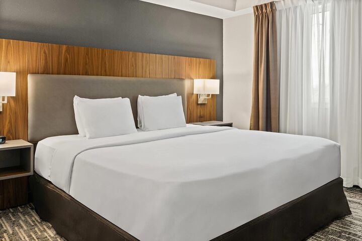 Room 32 of 49