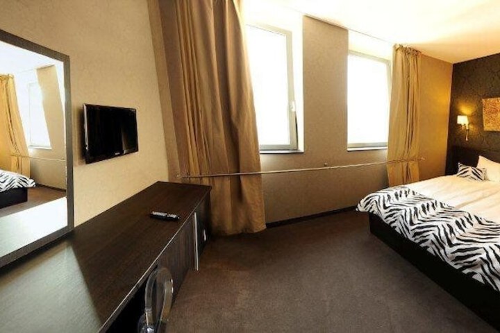 Room 16 of 49