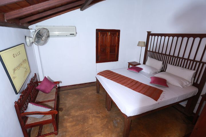Room 15 of 33