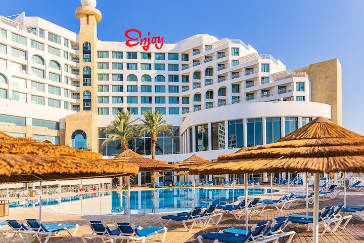 Hotel with Pool