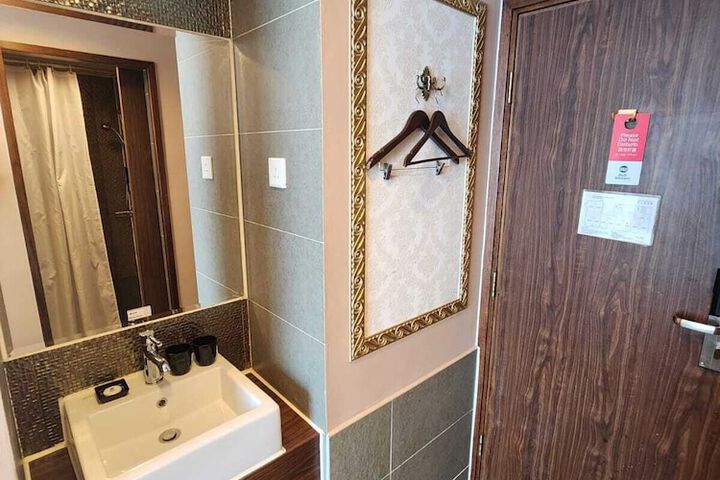 Room 15 of 25