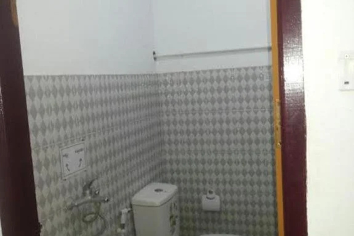 Room 6 of 6