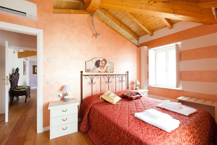 Room 3 of 64